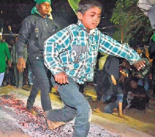 child-walking-on-coal-damoh-mp
