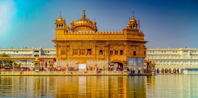 Woman accused of sacrilege in Golden Temple, middle-aged woman slapped