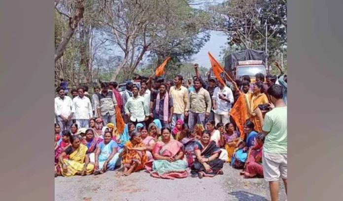 Residents of Gummadavalli village in Aswaraopet mandal in Kothagudem district staging a dharna at Aswaraopet forest office(Image Source: Telangana Today)