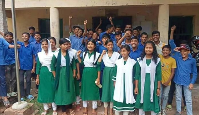 Image: Students are protesting in school