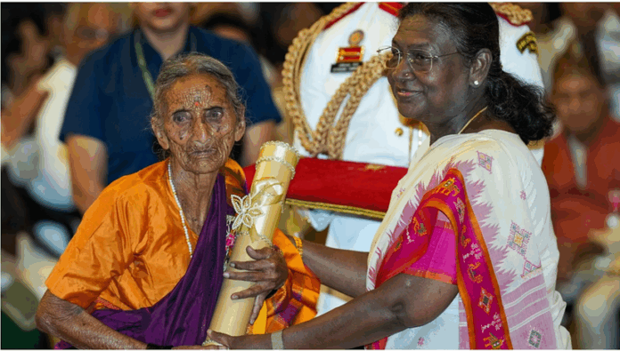 Bhimavva Doddabalappa Shillekyathara honored with Padma Shri