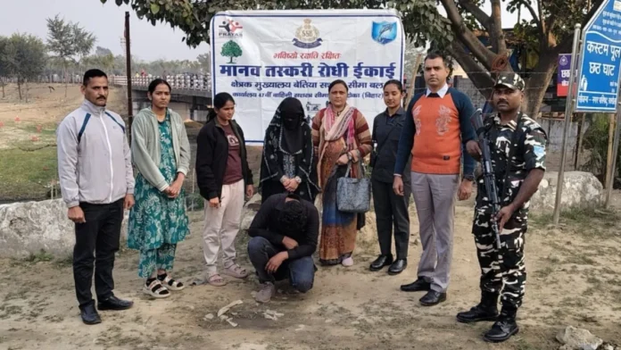 Rescued girl at the border (Credit: Jagran)