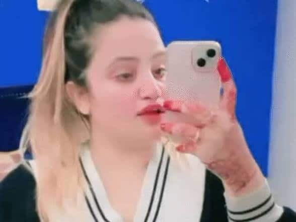 महिला का सेल्फी फोटो, सोशल मीडिया पर वायरल, भारतीय संस्कृति और समाज.