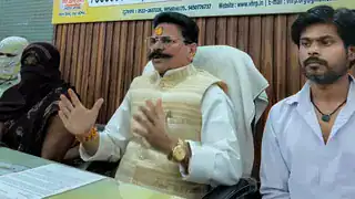 Hindu leaders discussing threats to Hindu girls from love jihad and corporate jihad.